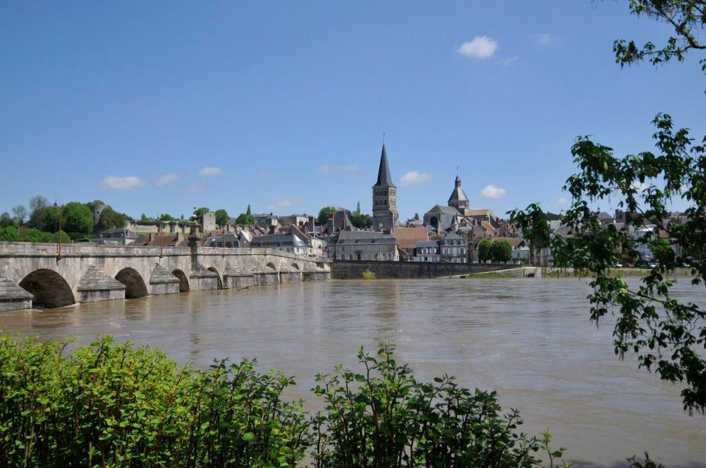 Apartament Le Passage La Charité-sur-Loire Pokój zdjęcie